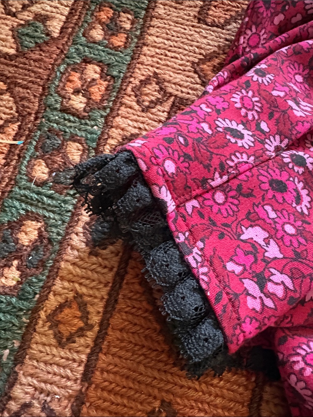 Maeve Raspberry Floral Button-Front Puff Sleeve Top - Picture 4 of 5